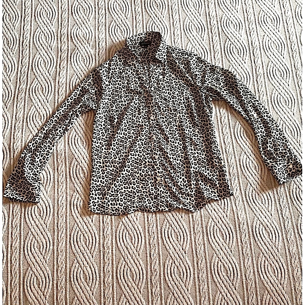 Black And Grey Animal Print Button Down Size Small